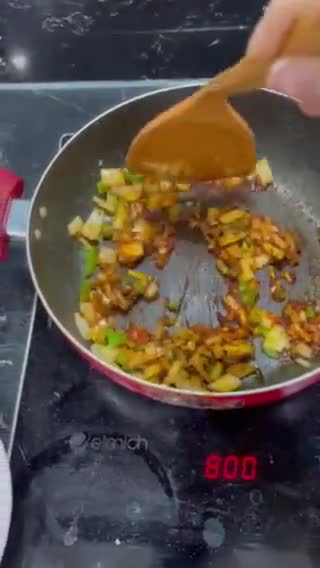 Hình bước làm 6 của món Tôm rim chua ngọt Hàn Quốc