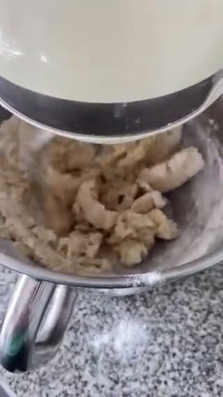 Foto del paso 2 de la receta: Cookies con chips de chocolate