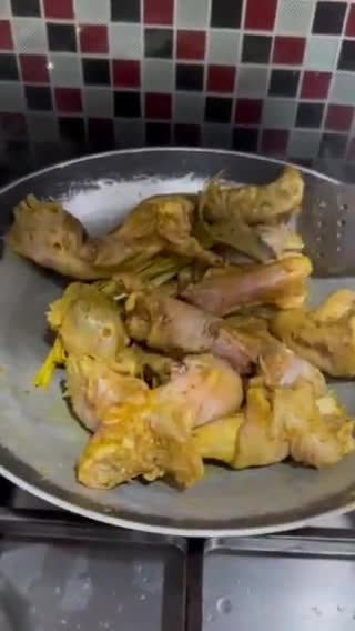 Foto langkah ke 1 dari resep Kepala Ayam Goreng Ungkep.