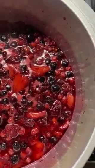 Foto del paso 1 de la receta: Cheesecake de frutos rojos