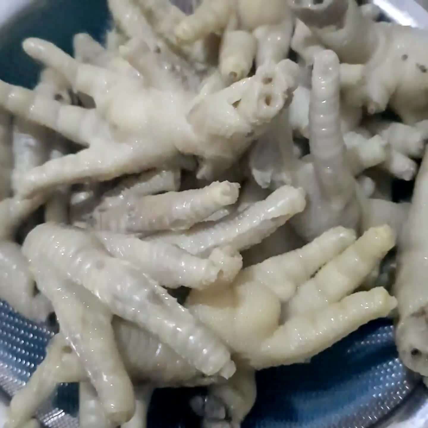 Foto langkah ke 2 dari resep Ceker Empuk Bumbu Iris Kecap.