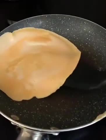 Foto del paso 2 de la receta: Crepes proteicos fit, 2 ingredientes