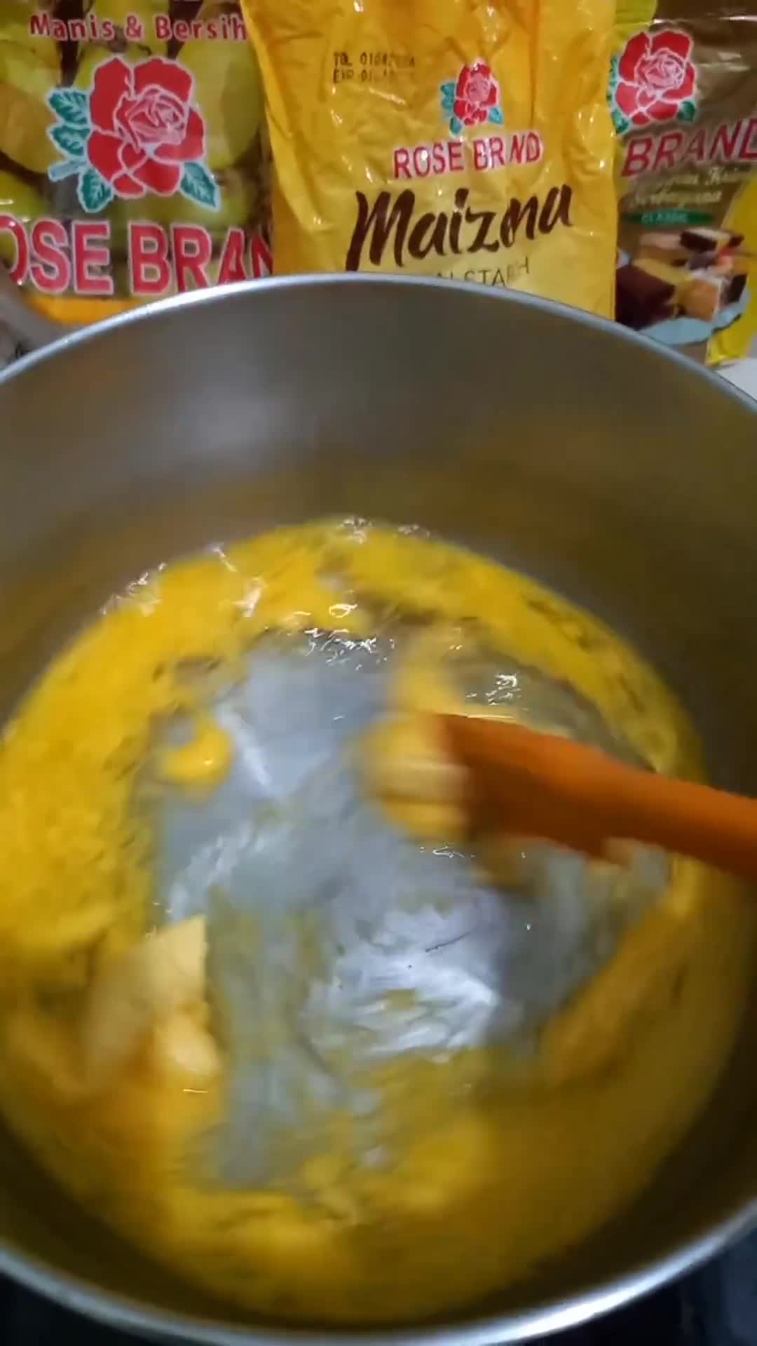 Foto langkah ke 1 dari resep Choux Au Craquelin Diplomat Cream.