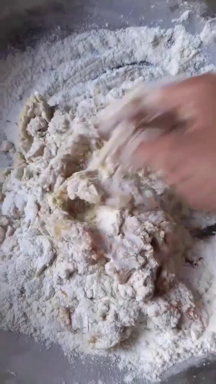 Foto del paso 2 de la receta: Rosca rellena de membrillo y pasas de uva🧉