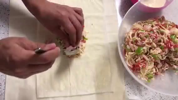 Foto del paso 3 de la receta: Paquetitos de masa filo rellenos 📦 🤤