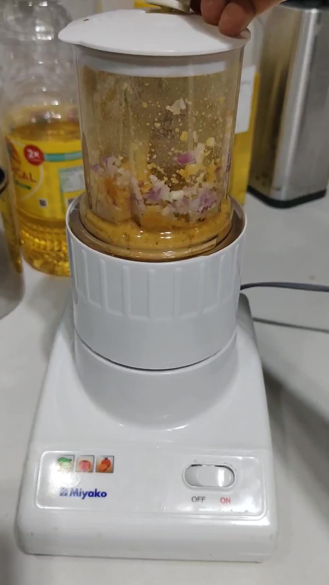 Foto langkah ke 1 dari resep Duo Kerang Bumbu Kuning.