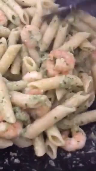 Foto del paso 10 de la receta: Unos macarrones, con langostinos y salsita de albahaca 🌿