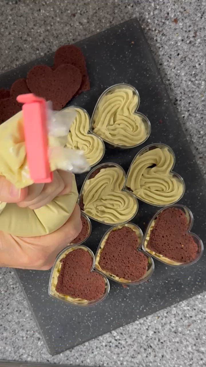 Foto del passaggio 8 della ricetta Tiramisù al Pistacchio