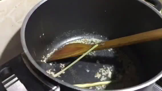 Foto langkah ke 2 dari resep 262. Nasi Tumpeng (Nasi Kuning Harum Gurih) #MasakSekeluarga.