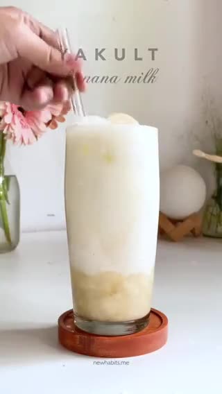 Foto langkah ke 3 dari resep Yakult Banana Milk 240 kalori | menu diet.