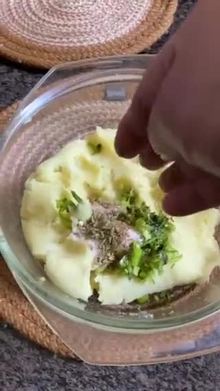 ख़स्ता आलू कचौड़ी(khasta aloo kachodi recipe in hindi) रेसिपी चरण 3 फोटो