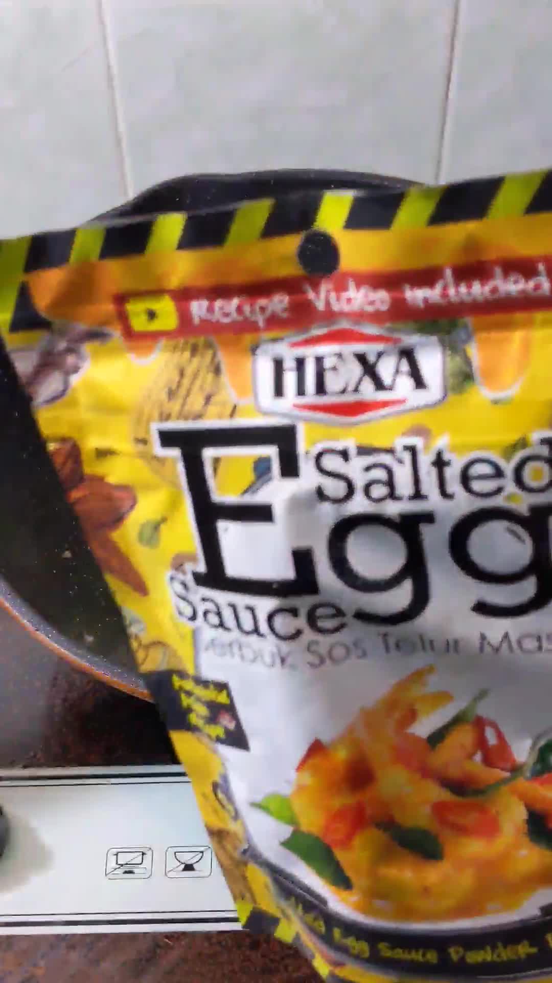 Gambar langkah 3 resipi Kepah Salted egg.