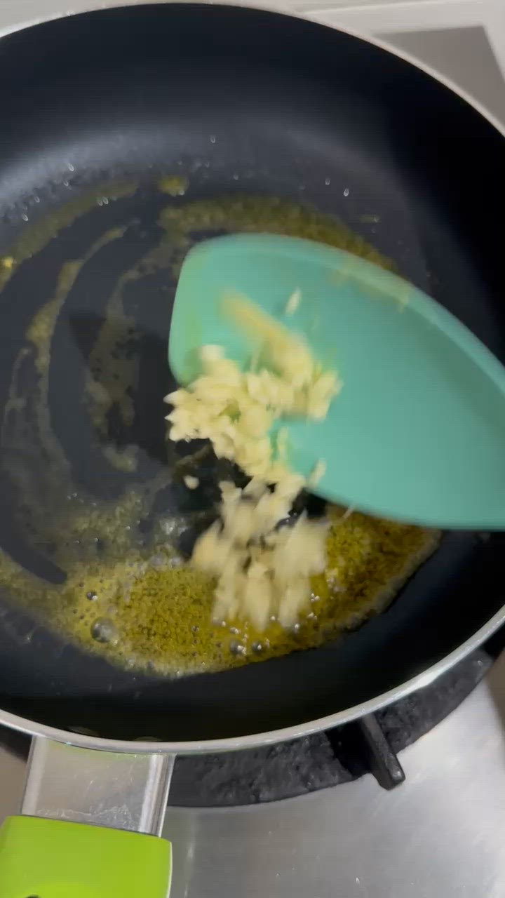 Foto langkah ke 1 dari resep Creamy Spinach Chicken.