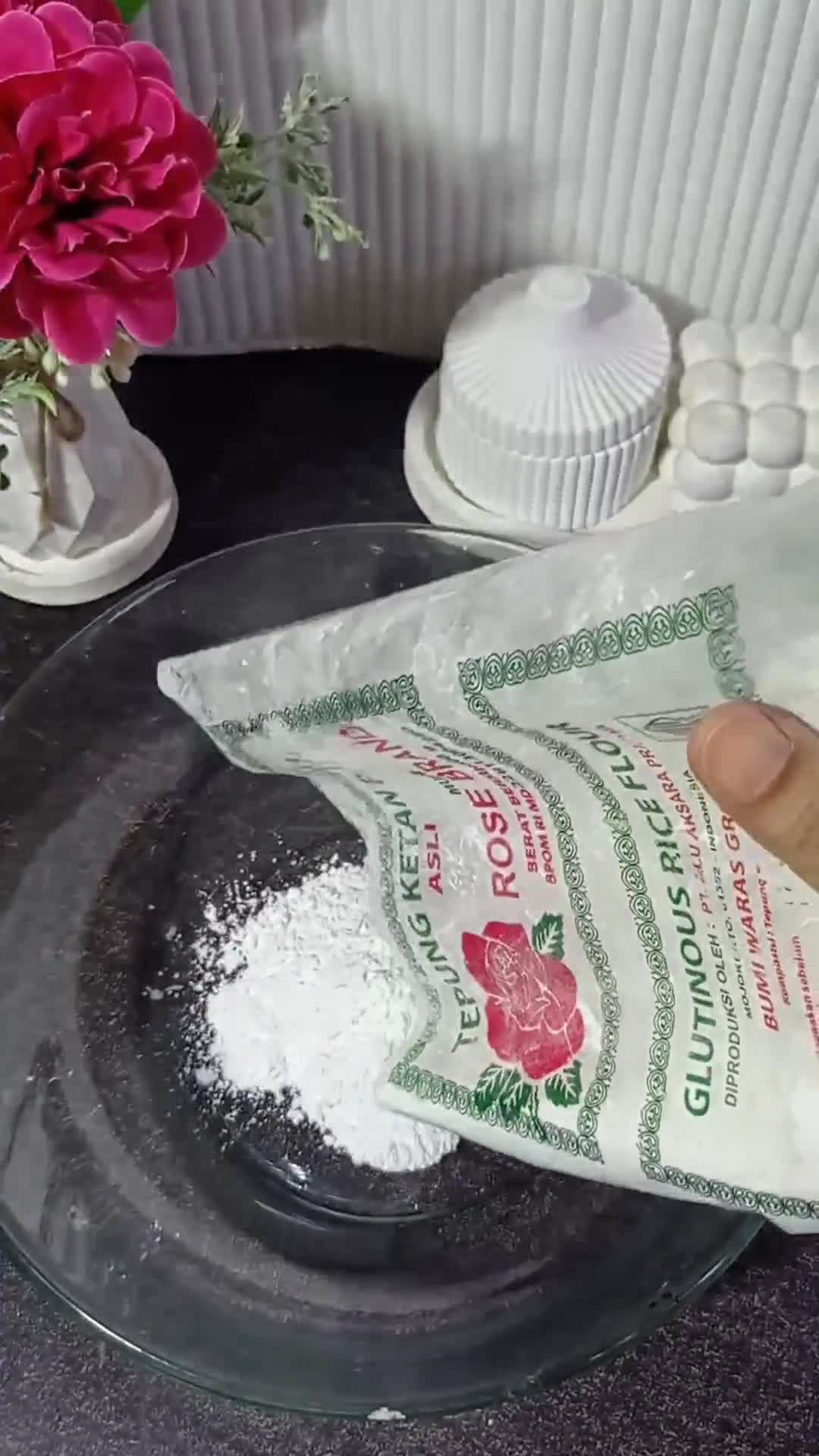 Foto langkah ke 5 dari resep Beef Mochi Burger.
