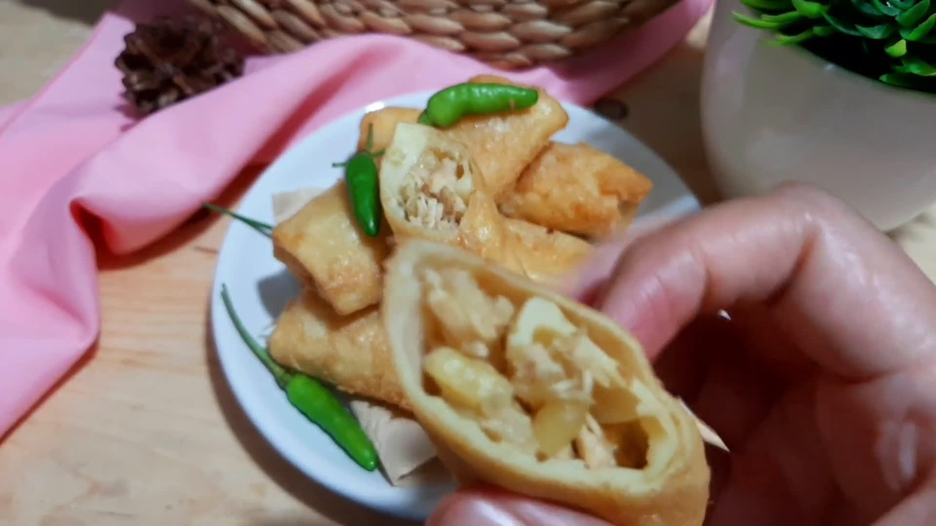 Foto langkah ke 7 dari resep Sosis Solo Menggunakan Kulit Gluten Free.