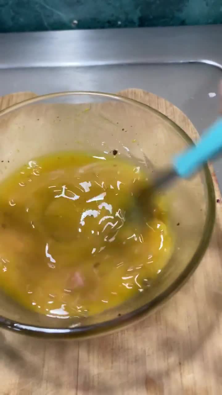 Foto del paso 3 de la receta: *Ensalada de Lechuga Romana con Manzana Verde y Vinagreta Agridulce*