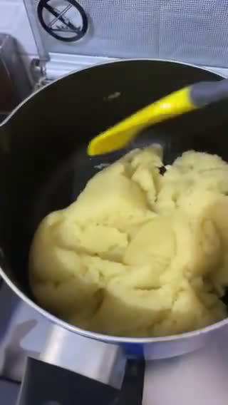 Foto langkah ke 3 dari resep Choux Pastry with Vanilla Vla.