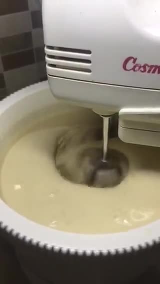 Foto langkah ke 1 dari resep Cake Kopi Putih Telur.