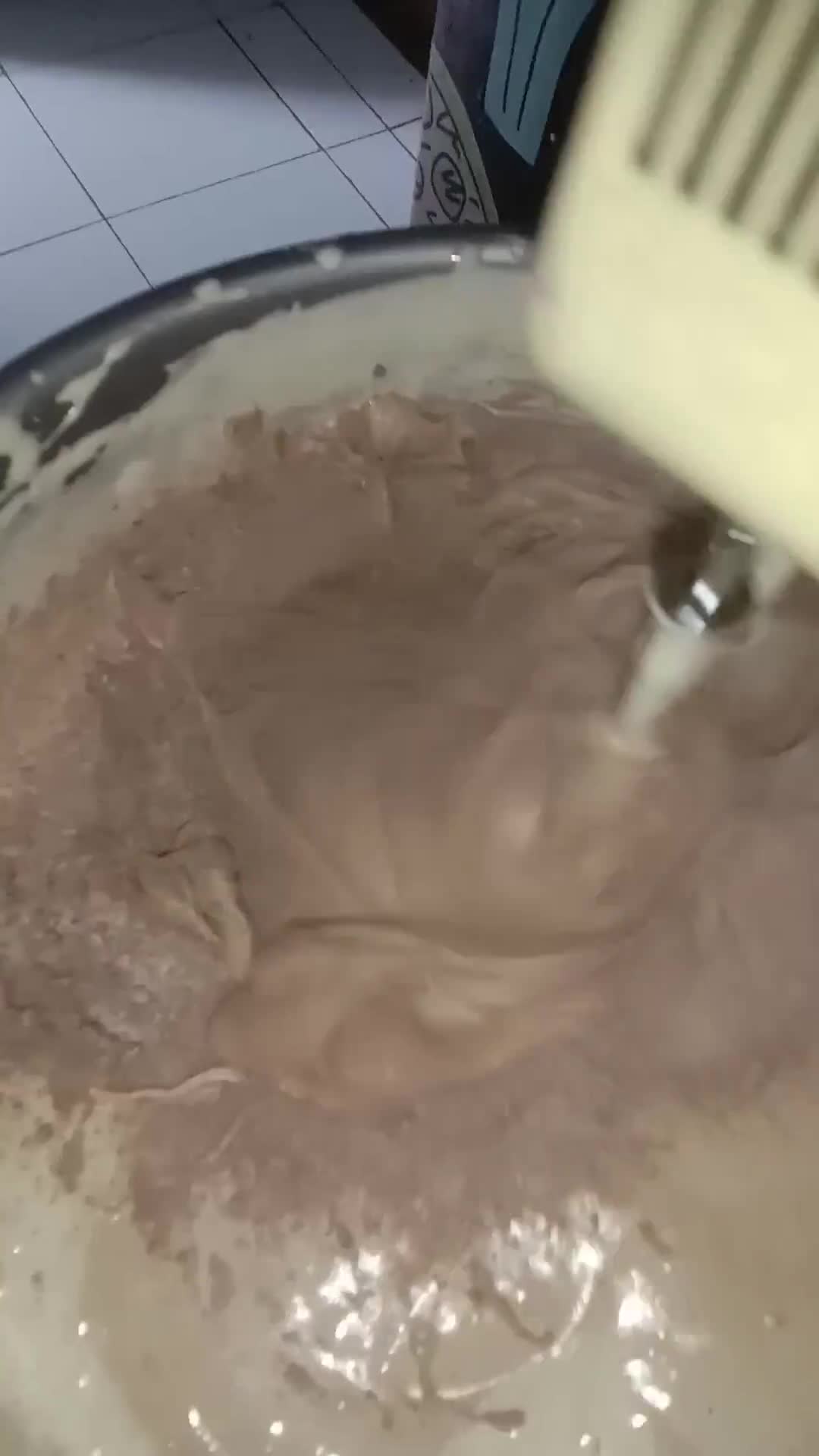 Foto langkah ke 3 dari resep Brownies kukus 4 telur super lembut nyoklat banget.