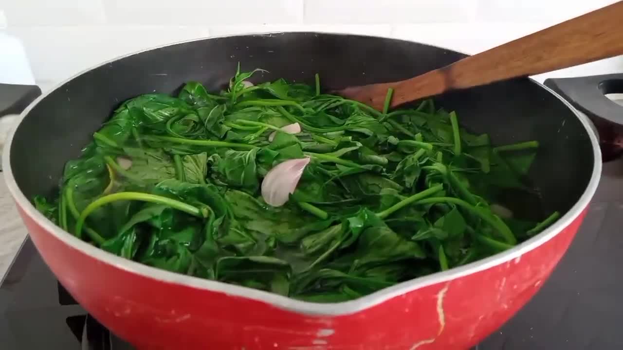 Foto langkah ke 1 dari resep Bening daun ubi jalar.