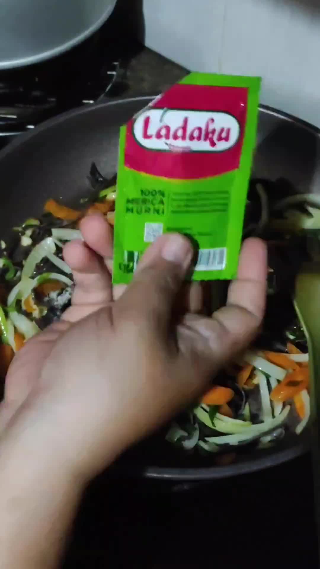 Foto langkah ke 3 dari resep Bihun Goreng Jamur Kuping.