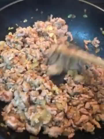 Foto del paso 4 de la receta: Calabacín relleno de pollo y pavo