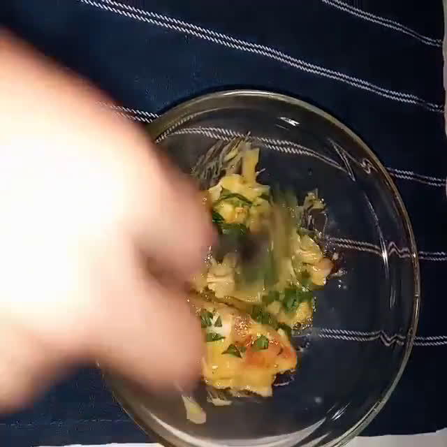 Foto del paso 11 de la receta: Alitas de pollo con salsa holandesa y perejil