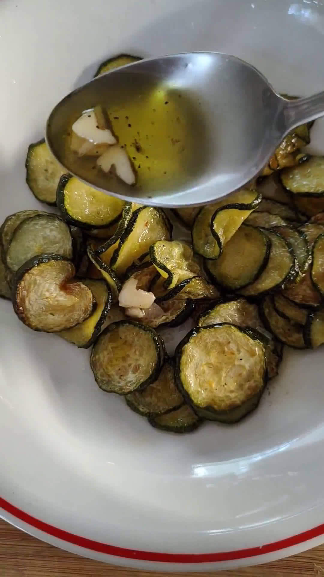 Foto del passaggio 5 della ricetta Zucchine alla scapece