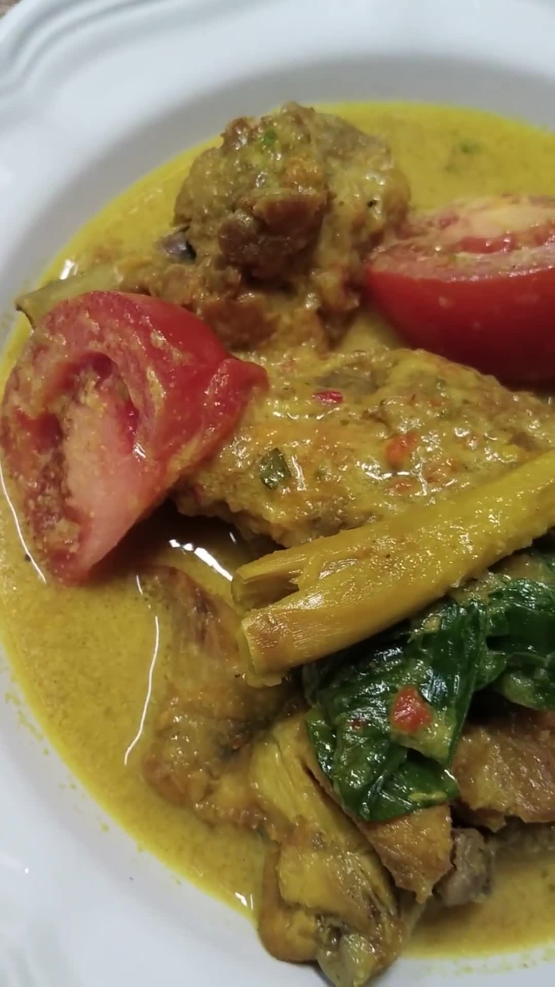Gambar langkah 5 resipi Masak lemak ayam goreng.