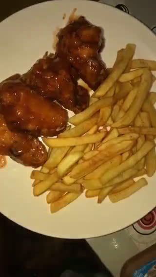 Foto del paso 8 de la receta: Alitas en salsa BBQ con papas fritas