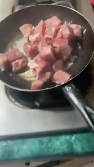 Foto del paso 2 de la receta: Cubitos de pierna de cerdo 🐖