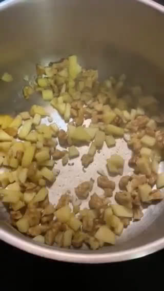 Foto del paso 3 de la receta: Coliflor morada con manzana y nueces