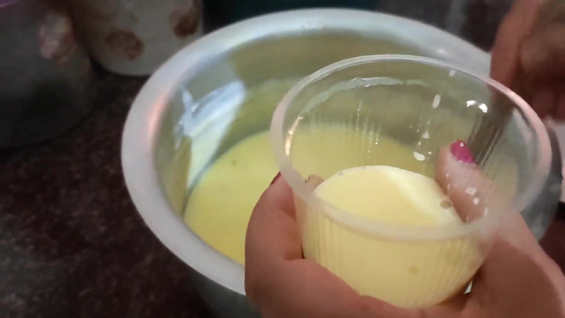 कस्टर्ड आइसक्रीम (custard ice cream recipe in Hindi) रेसिपी चरण 3 फोटो