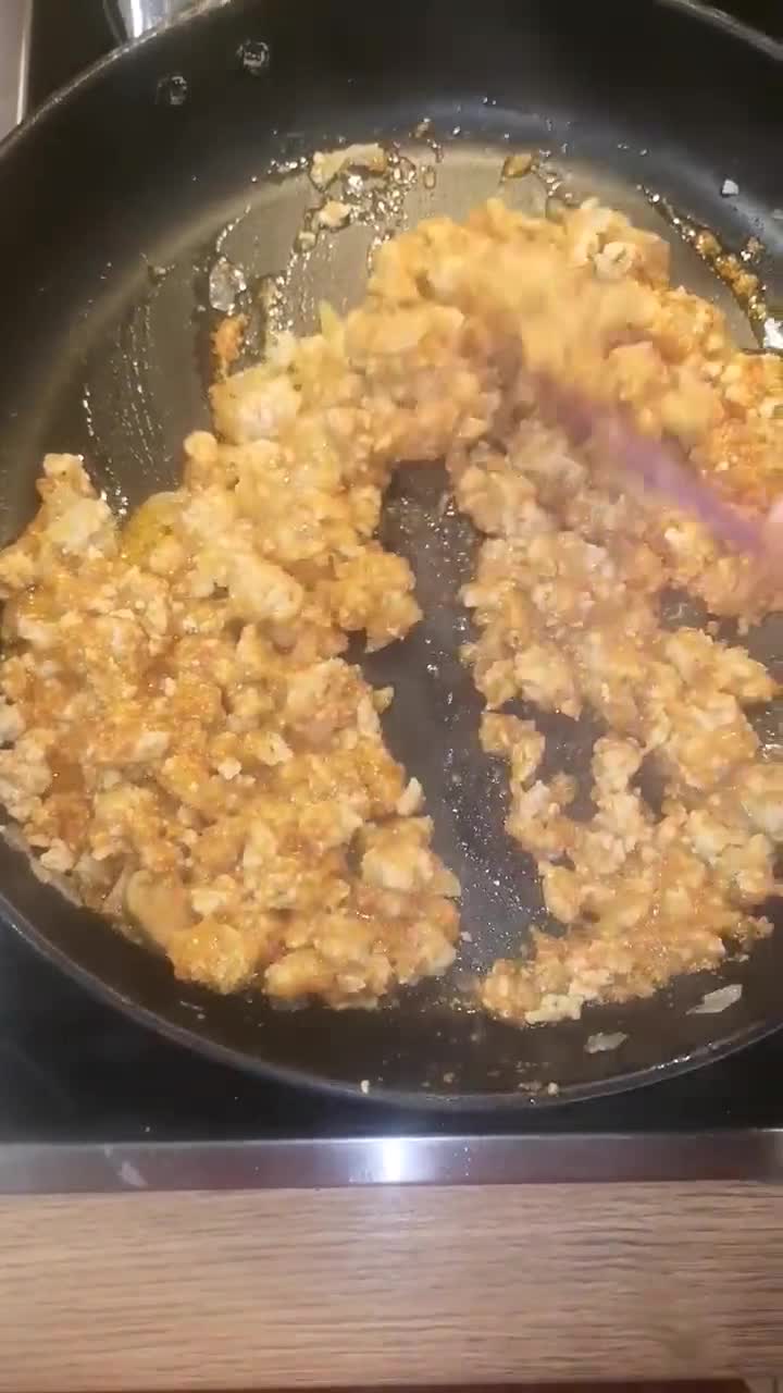 Foto del paso 3 de la receta: Pimientos rellenos de picada de cerdo y bechamel de queso