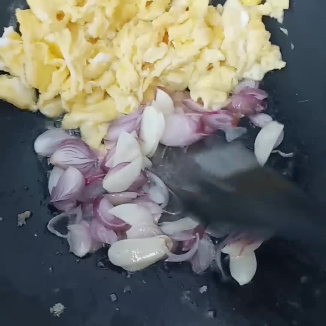 Foto langkah ke 2 dari resep Orak Arik Telur Kacang Panjang.
