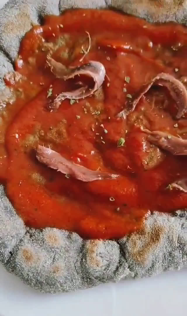 Foto del passaggio 5 della ricetta Focaccia al nero di seppia gourmet