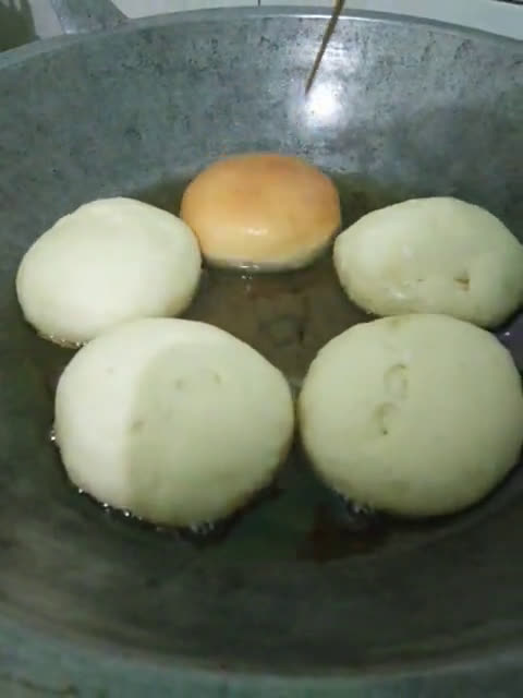 Foto langkah ke 6 dari resep Donat Empuk Tanpa Telur 1x proofing.