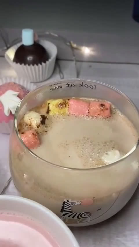 صورة لخطوة 10 من وصفة كرات الهوت شوكلت باشكال جديده ورائعه 🍫☕