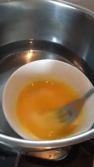 班尼迪蛋配煙燻鮭魚的食譜步驟2照片