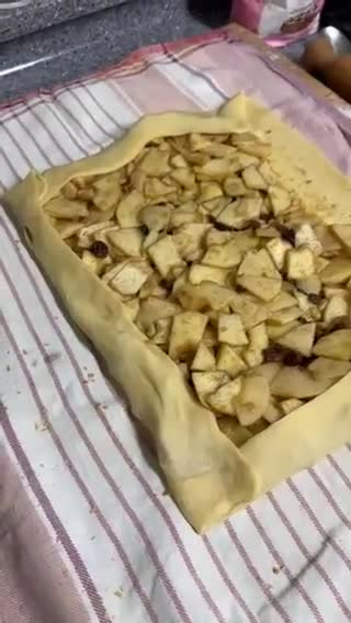Foto del passaggio 8 della ricetta Strudel di Mele