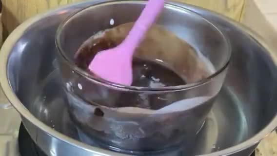 Foto langkah ke 7 dari resep Brownies Siram Coklat.
