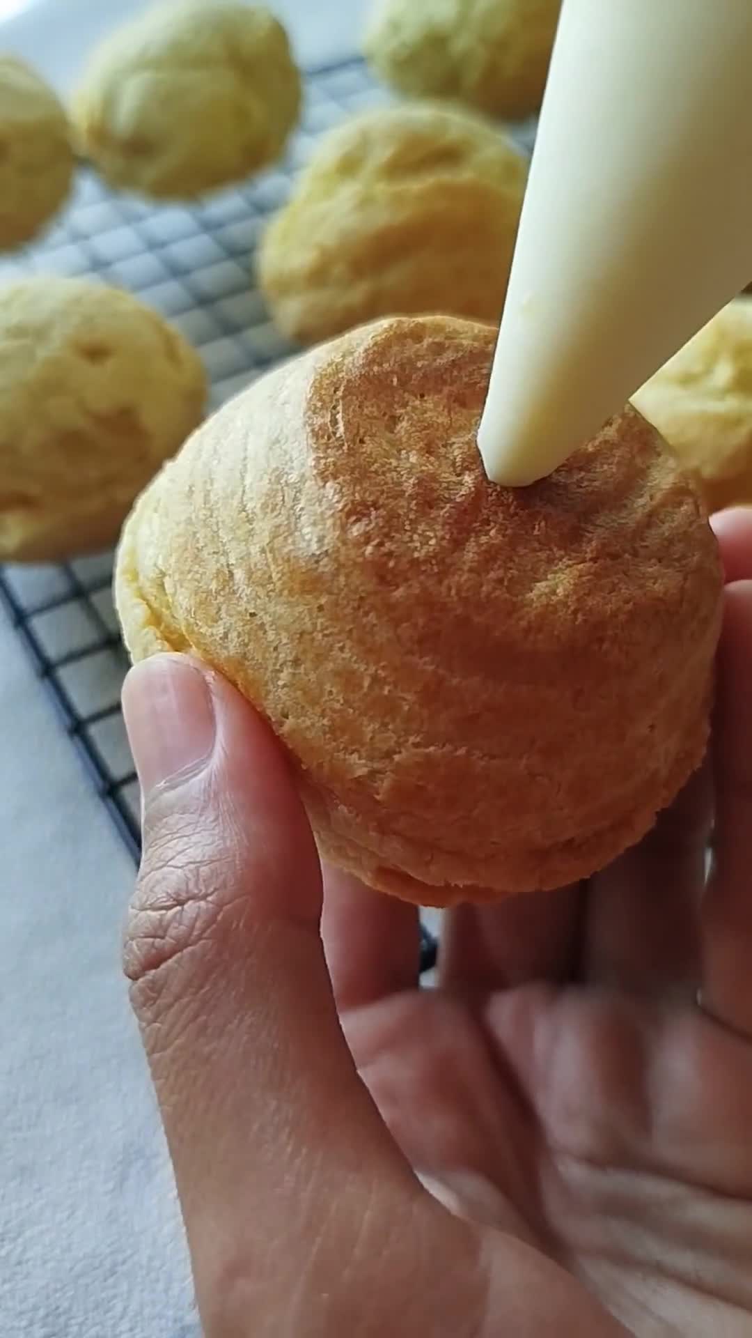 Foto langkah ke 10 dari resep Choux Au Craquelin.