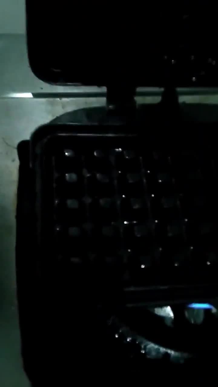 Foto langkah ke 7 dari resep Chocolate Waffles.