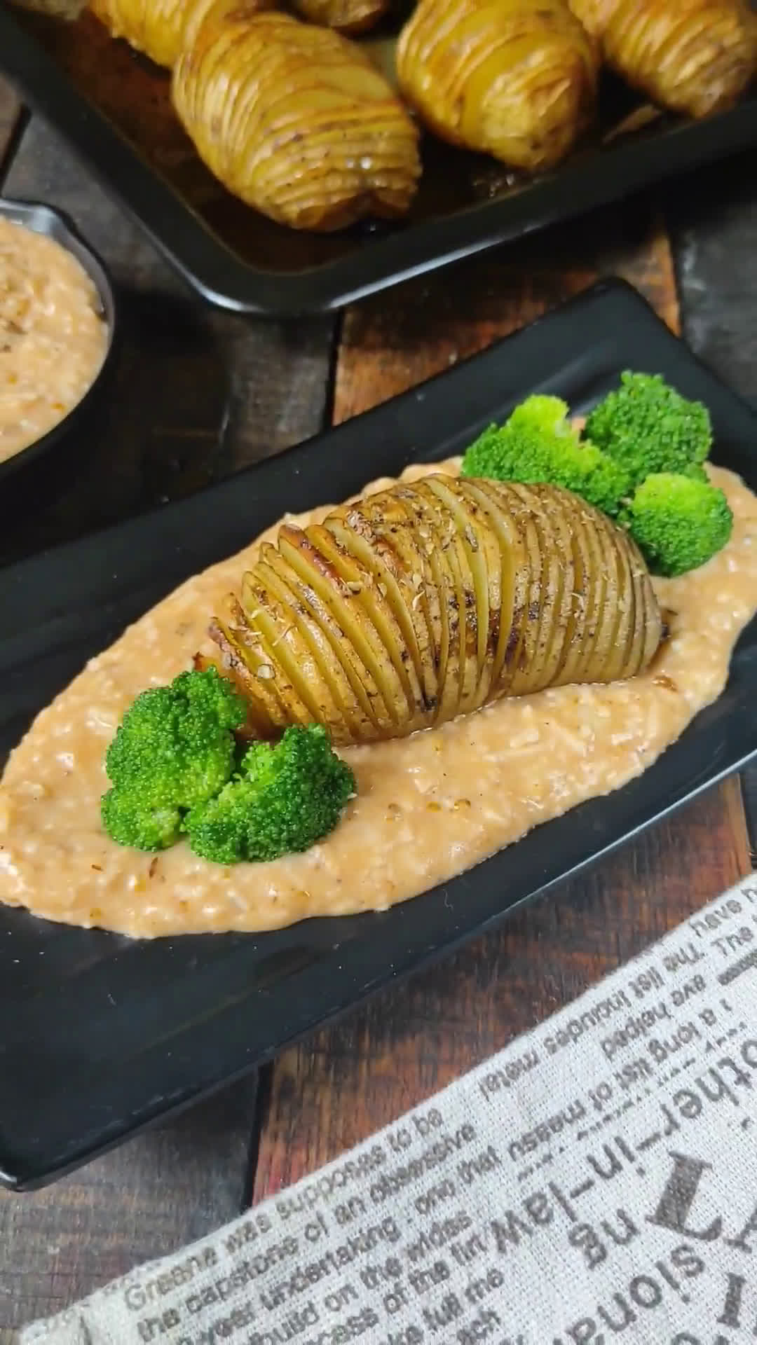 Foto langkah ke 15 dari resep Hasselback Potatoes.