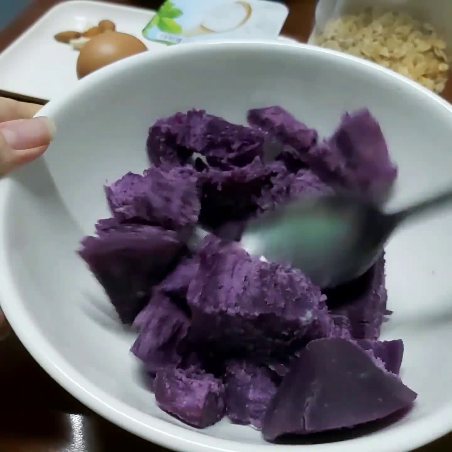 Hình bước làm 1 của món Bánh Eatclean khoai lang tím sữa chua yến mạch 😂