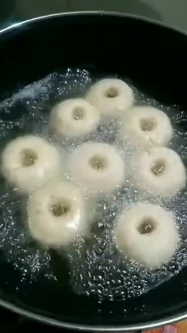 इंस्टेंट चॉकलेट ब्रेड के मिनी डोनट्स रेसिपी चरण 3 फोटो