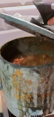 صورة لخطوة 4 من وصفة لحم بالباميه بالقدر الحجري