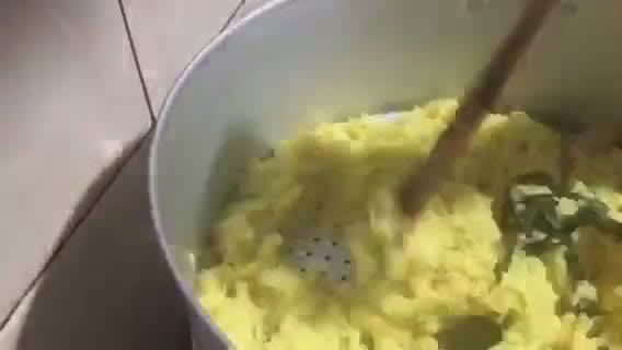 Foto langkah ke 4 dari resep 262. Nasi Tumpeng (Nasi Kuning Harum Gurih) #MasakSekeluarga.