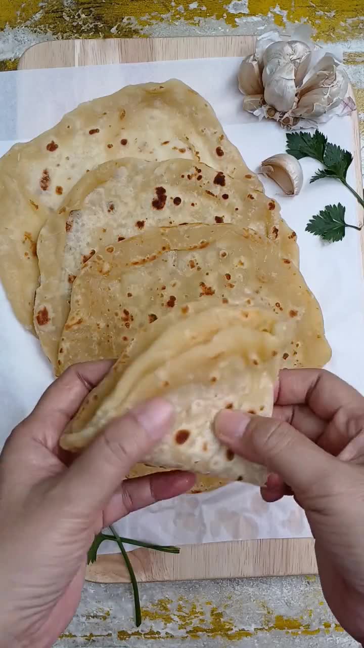 Foto langkah ke 6 dari resep Garlic Butter Naan.