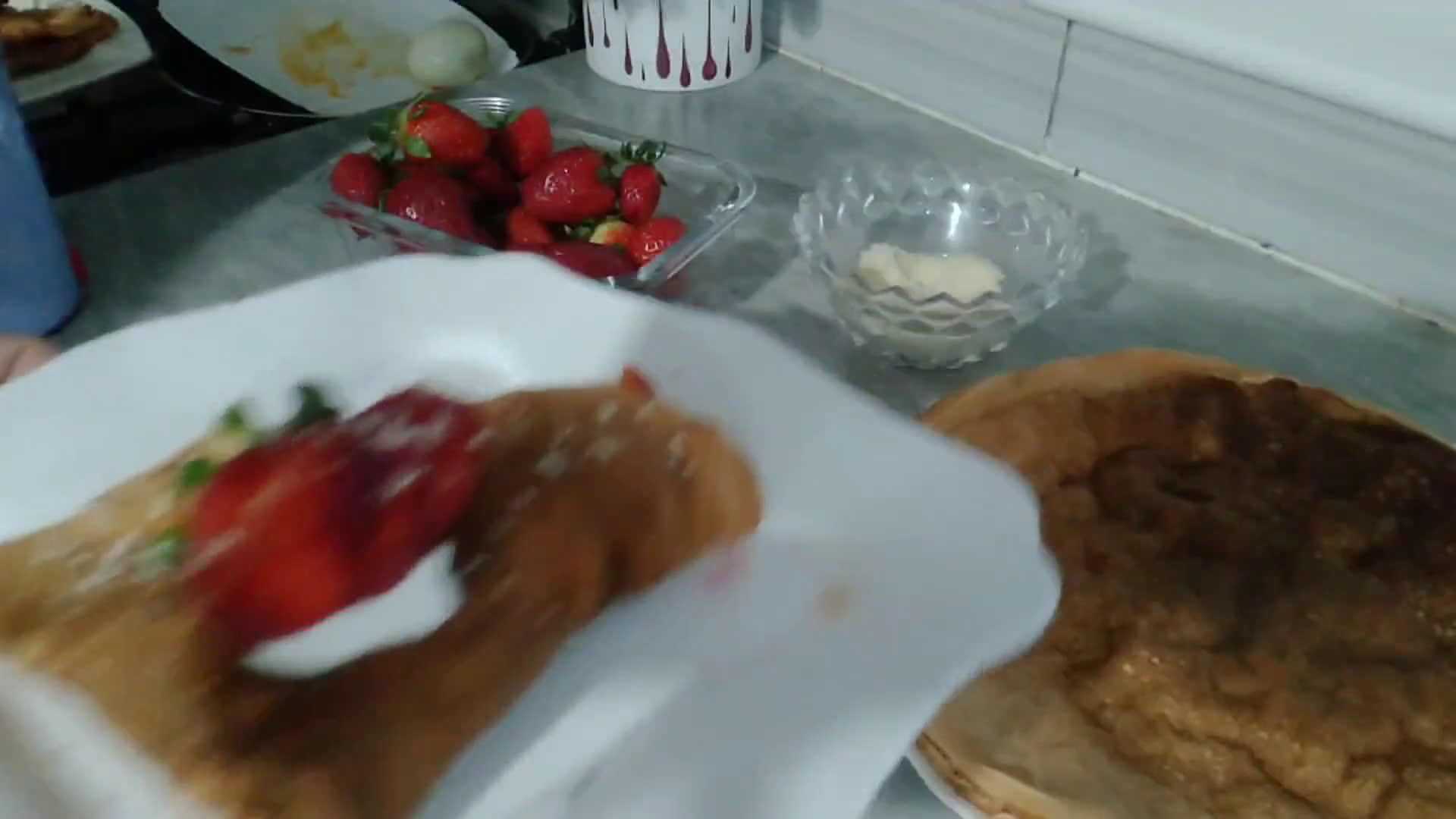صورة لخطوة 2 من وصفة كريب - arômes fraise 🍓🍓🍓